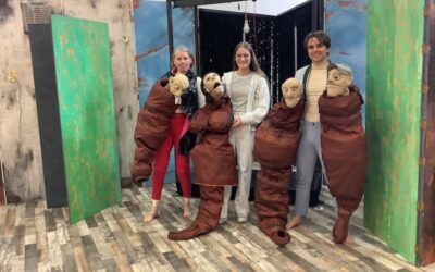 Das THEATERmobileSPIELE aus Karlsruhe hext Goethes „Faust“ in die Schule